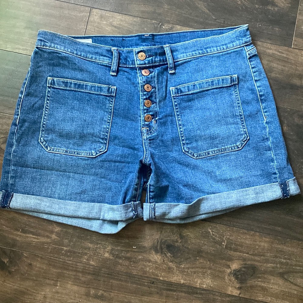 NWOT Gap girlfriend 5” cuffed shorts pockets!